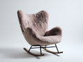 Mecedoras tapizadas en pelo sintético 82 x 96 x 102 cm - Rosa empolvado negro y madera oscura - Diseño envolvente con patines curvos